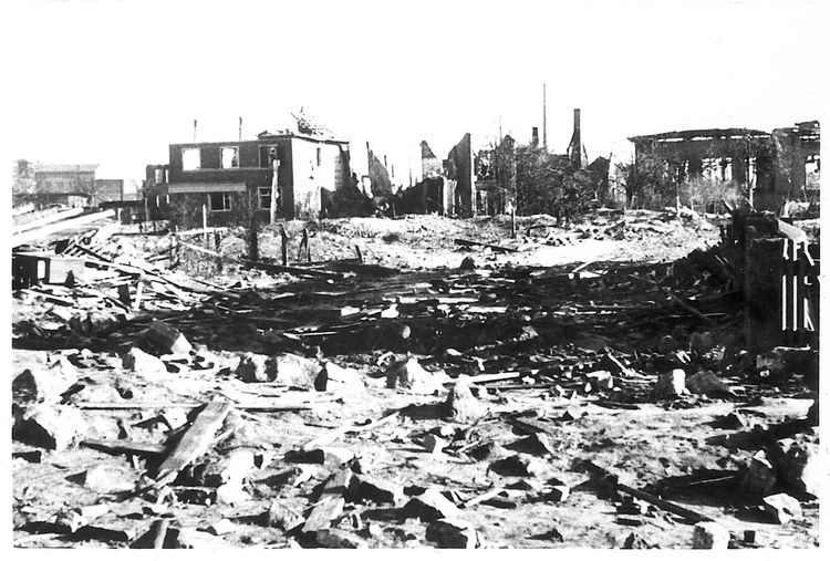 {if0:m_addinfo!=){if1:m_addinfo=)zerstörte Fabrikanlagen nach Bombenangriff 1944