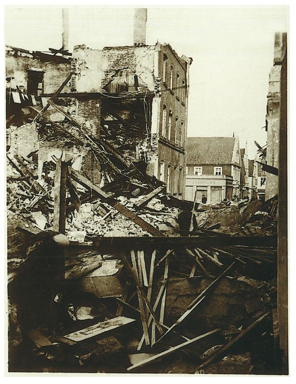 {if0:m_addinfo!=){if1:m_addinfo=)zersörte Klosterstraße nach Bombenangriff 1944
